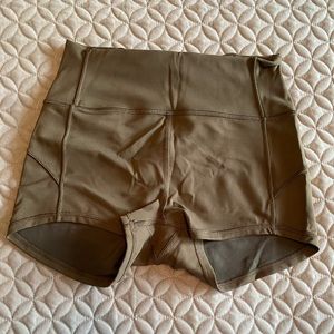 Lululemon In Movement Short Everlux 2.5”
